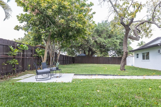 view of yard featuring a patio area