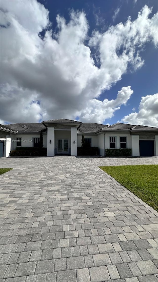 view of front of house featuring a garage