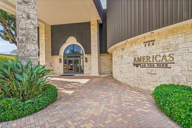 view of entrance to property