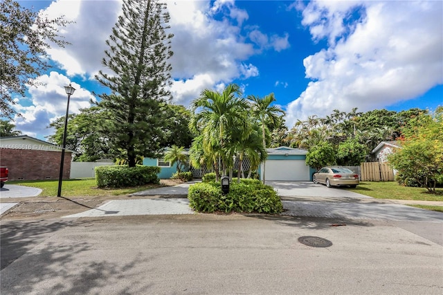 view of front of home featuring a front lawn and a garage