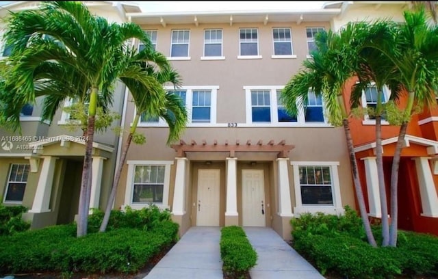 833 Millbrae Ct Unit 5, West Palm Beach, FL 33401 - townhome / multi-family property with stucco siding