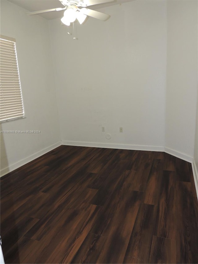 unfurnished room with dark wood-type flooring and ceiling fan