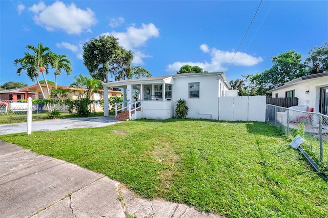 view of front facade with a front yard