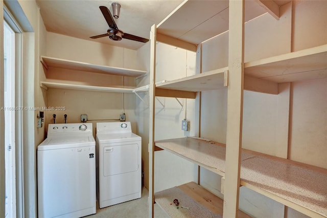 laundry room with ceiling fan and independent washer and dryer