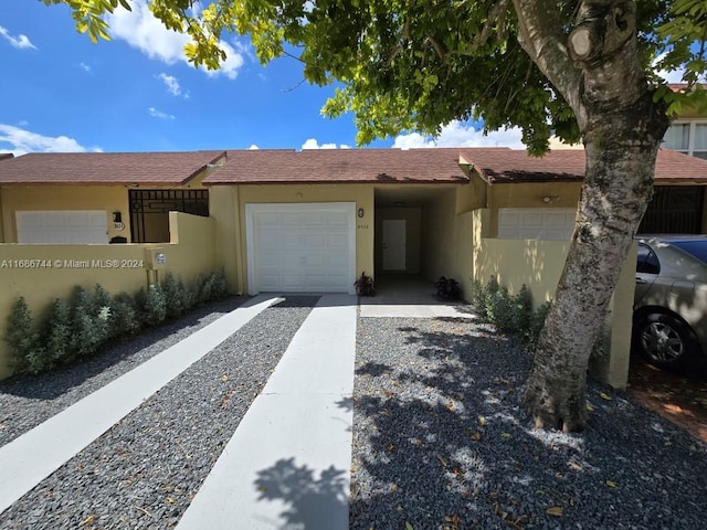 view of front facade with a garage