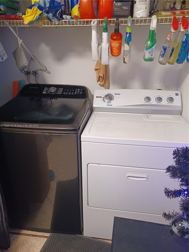 laundry area featuring washing machine and clothes dryer