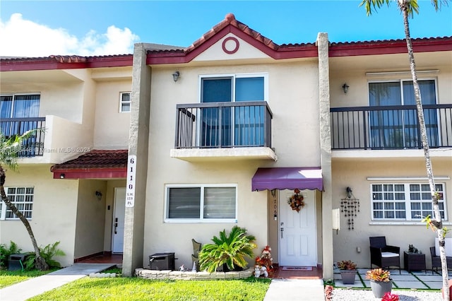 view of front of property with a balcony