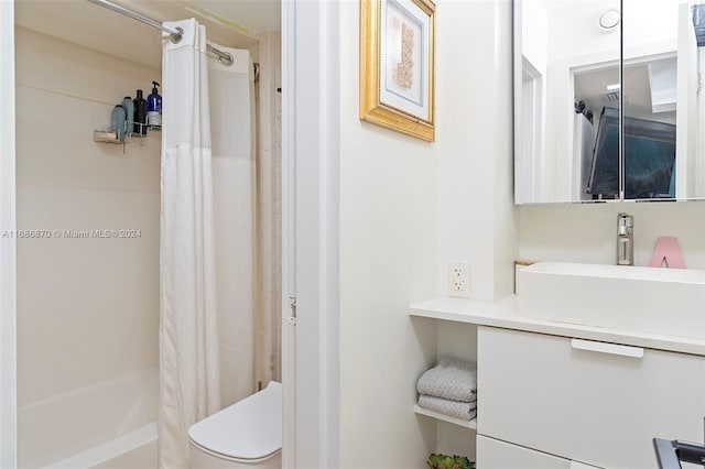 6616 E Miami Lakes Dr E, Miami Lakes, FL 33014 - full bath featuring vanity, toilet, and shower / bath combo