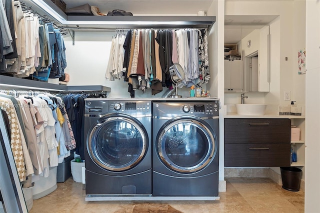 6616 E Miami Lakes Dr E, Miami Lakes, FL 33014 - laundry area with washing machine and clothes dryer and a sink