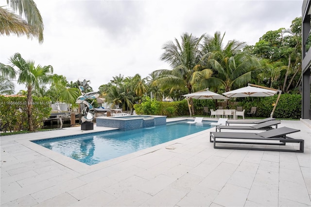 view of pool with an in ground hot tub and a patio