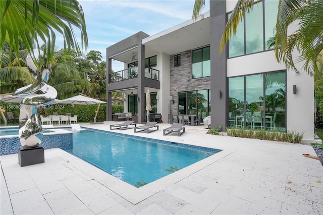 view of pool with an in ground hot tub and a patio