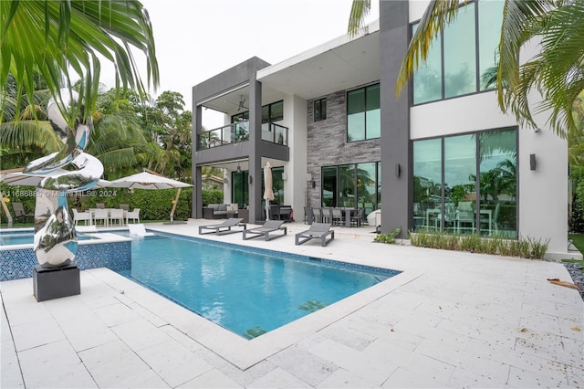 view of pool featuring an in ground hot tub and a patio area