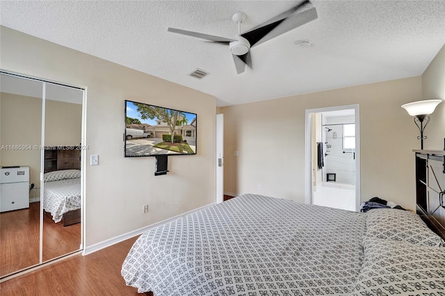 bedroom with a closet, hardwood / wood-style floors, a textured ceiling, and ceiling fan