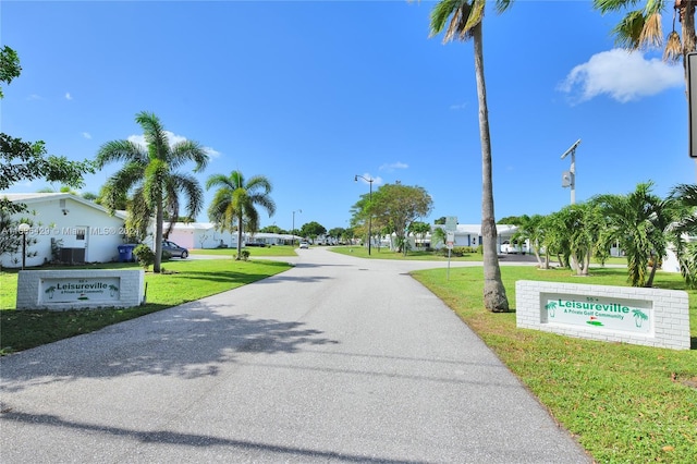 2851 W Golf Blvd, Pompano Beach, FL 33064 - view of asphalt street featuring street lights and a residential view