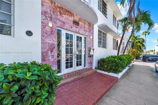610 8th St Unit 102, Miami Beach, FL 33139 - view of exterior entry with french doors and stucco siding