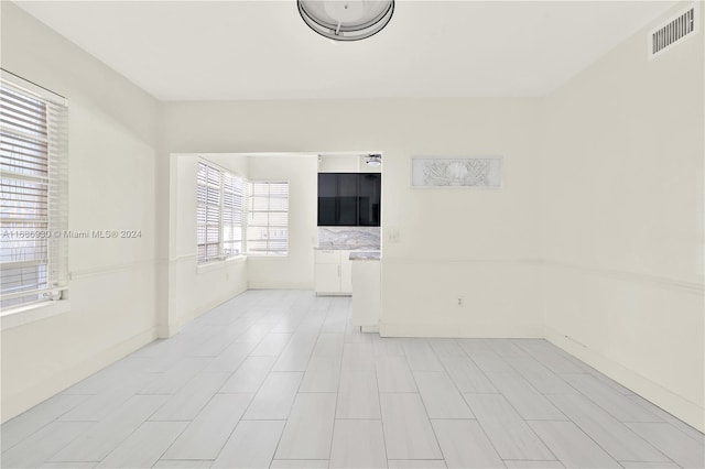 610 8th St Unit 102, Miami Beach, FL 33139 - unfurnished room with baseboards