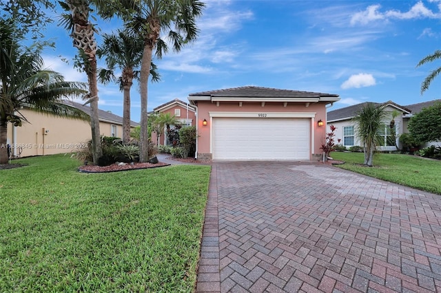 view of front of house featuring a front lawn and a garage