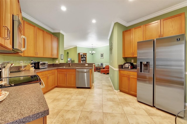 kitchen with crown molding, stainless steel appliances, a chandelier, and pendant lighting