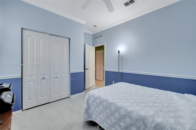 bedroom with a closet, ceiling fan, and crown molding