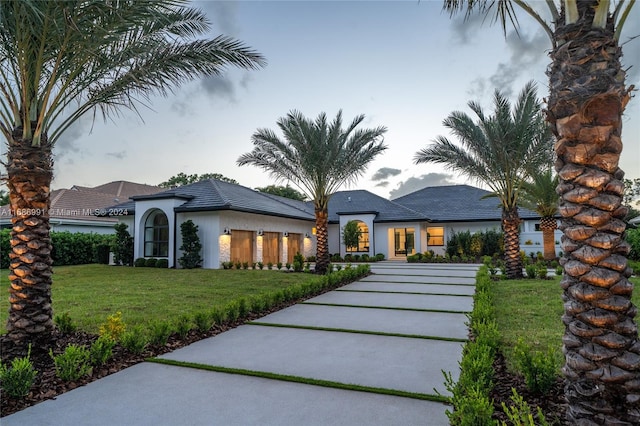 view of front of house featuring a front lawn