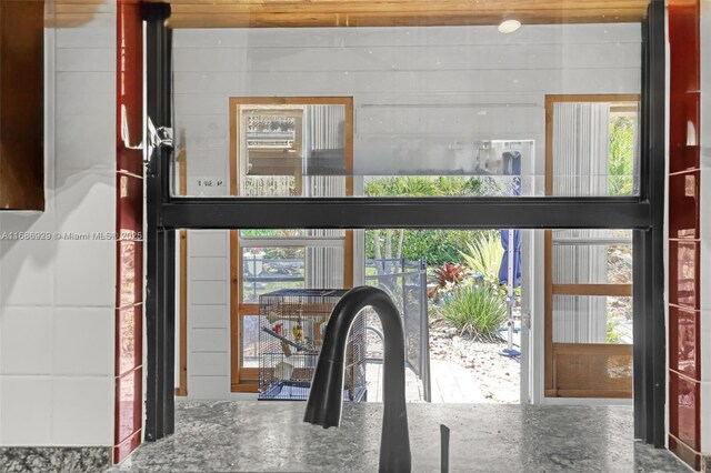 4706 SE Manatee Ter, Stuart, FL 34997 - kitchen view