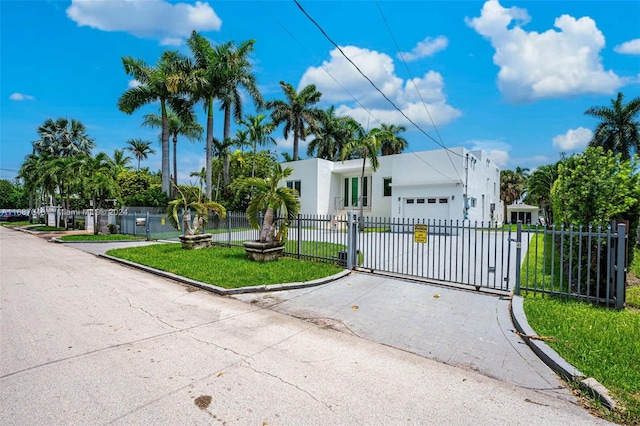 view of front facade featuring a garage and a front yard