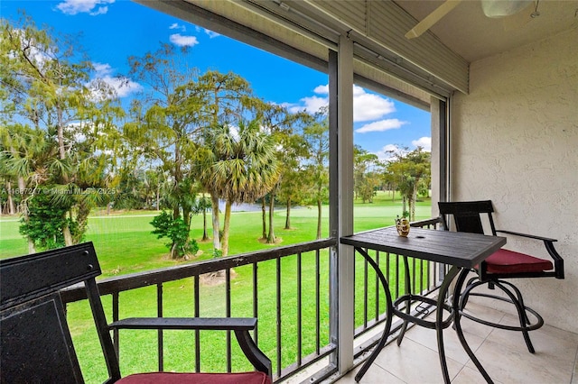 balcony featuring ceiling fan