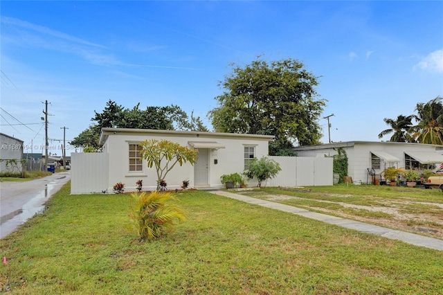 view of front of house with a front yard