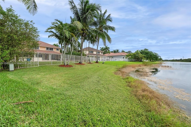 view of yard featuring a water view