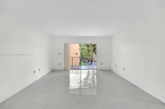 empty room featuring light tile patterned floors