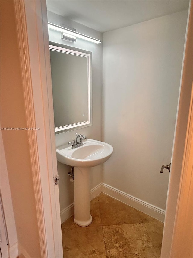 bathroom featuring sink