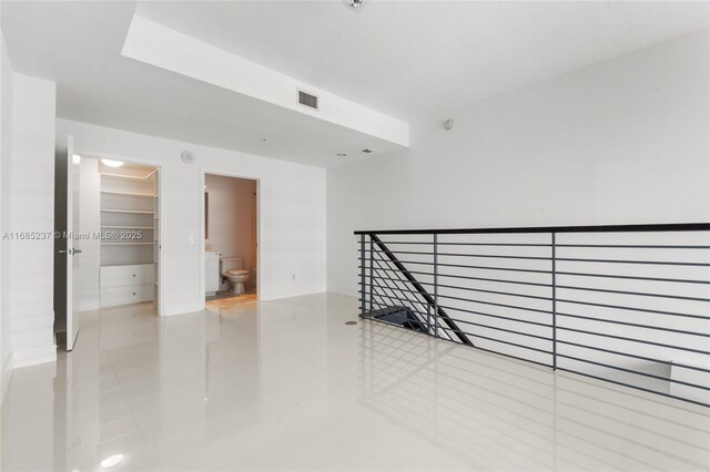 unfurnished room featuring light tile patterned floors