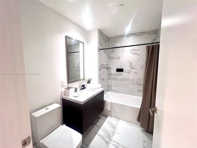 full bathroom with shower / tub combo with curtain, vanity, and toilet