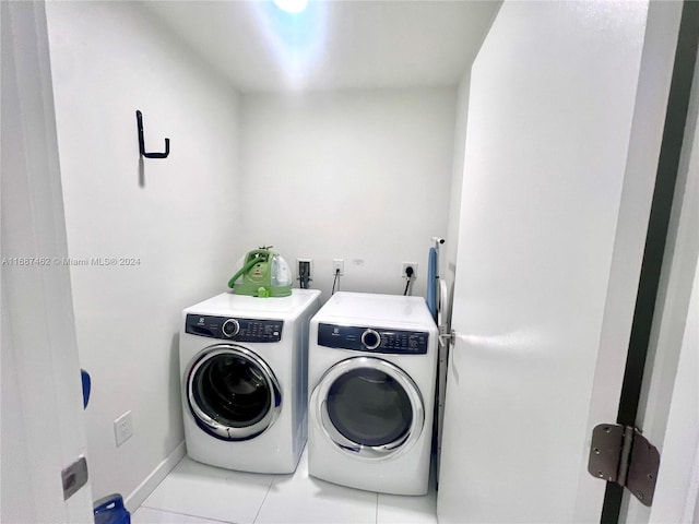 washroom featuring independent washer and dryer and light tile patterned floors