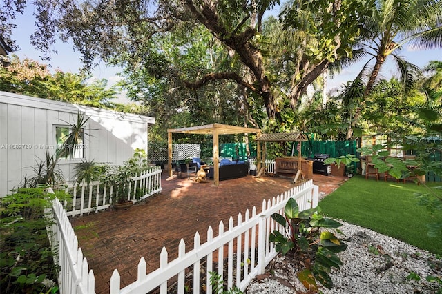 view of yard with an outdoor hangout area and a patio area