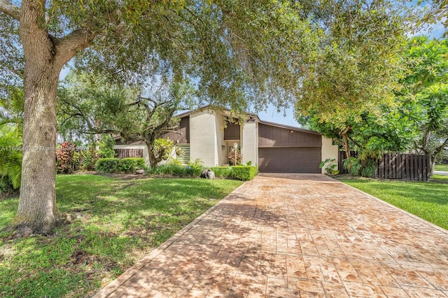 view of front of property featuring a front yard and a garage