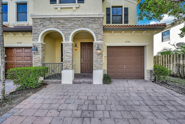 view of front facade featuring a garage