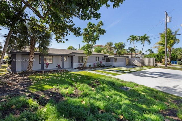 ranch-style house featuring a front lawn