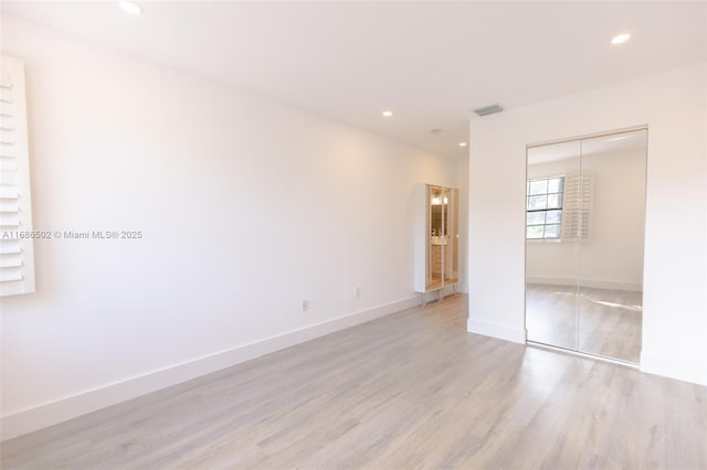 unfurnished bedroom with visible vents, baseboards, light wood-style floors, a closet, and recessed lighting