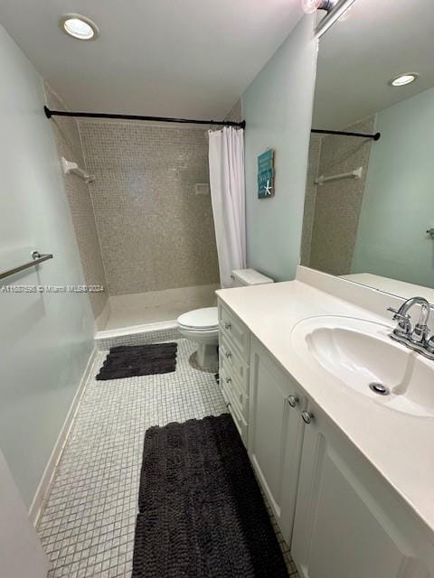 bathroom with vanity, toilet, and a shower with shower curtain