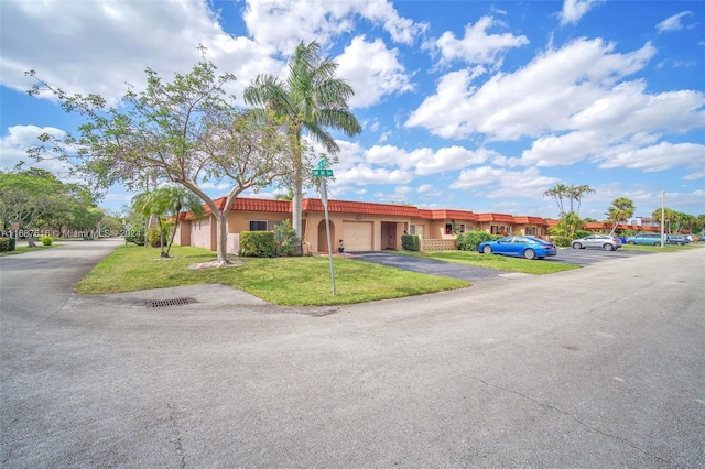 view of front of property with a front yard