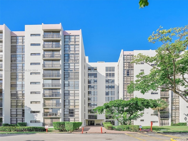17021 N Bay Rd Unit 701, Sunny Isles Beach, FL 33160 - view of apartment building / complex