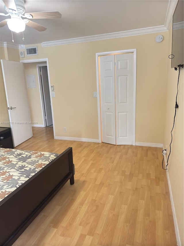 bedroom with crown molding, ceiling fan, and light hardwood / wood-style floors