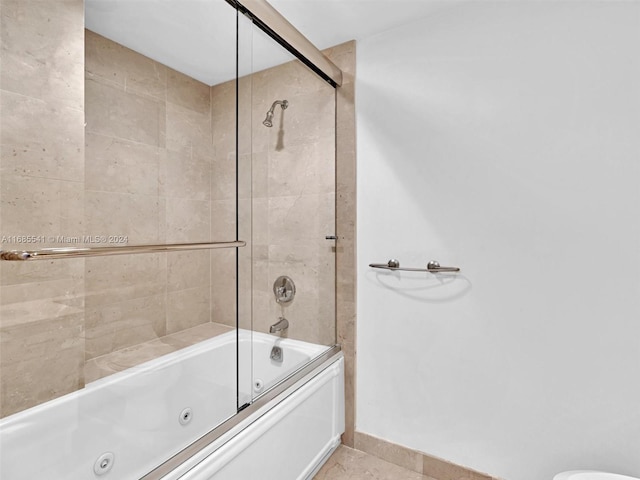 bathroom with enclosed tub / shower combo