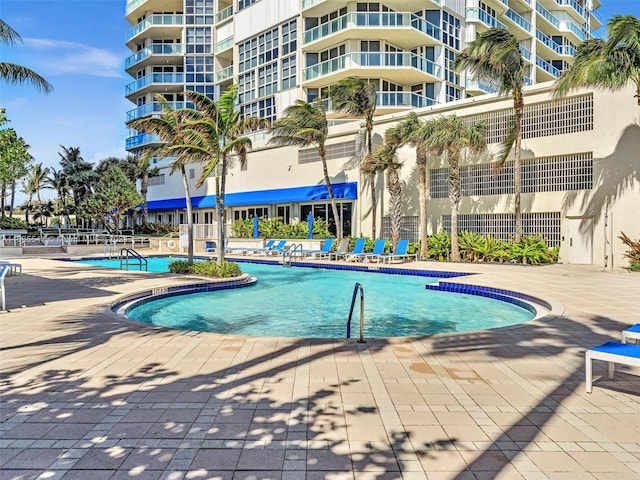 view of swimming pool