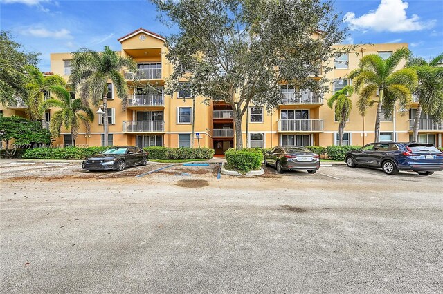 519 E Sheridan St Unit 106, Dania Beach, FL 33004 - view of apartment building / complex featuring uncovered parking