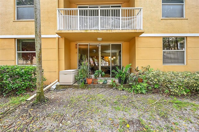 519 E Sheridan St Unit 106, Dania Beach, FL 33004 - doorway to property with a balcony and stucco siding