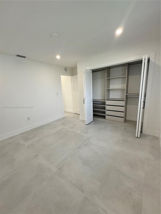 unfurnished bedroom featuring a closet