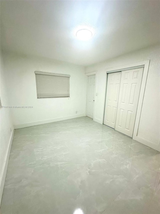 unfurnished bedroom featuring a closet