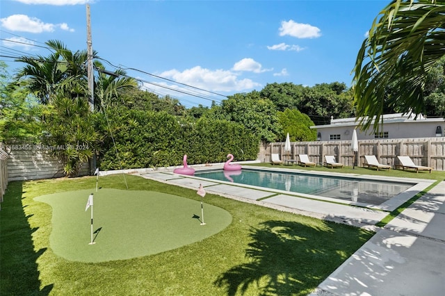 view of swimming pool